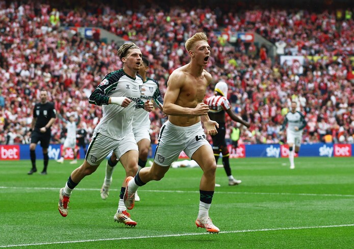 Sunderland trở lại Premier League nhờ bàn thắng trị giá 200 triệu của ngôi sao gây tranh cãi - Ảnh 3.