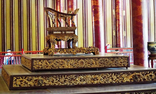 Chào tuần mới: Khi bảo vật quốc gia bị xâm hại - Ảnh 1.