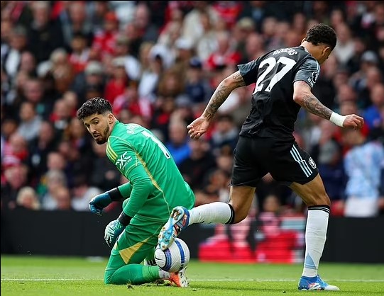 Đội bóng Ngoại hạng Anh quyết khiếu nại khi mất vé dự Champions League vì một quyết định tranh cãi - Ảnh 1.