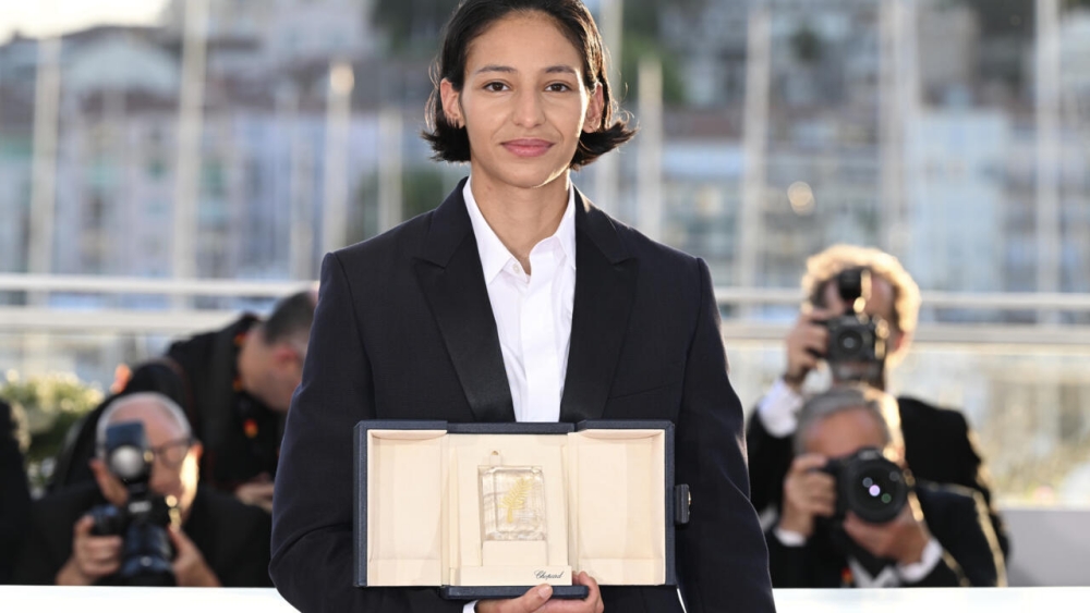 Nadia Melliti: Nữ diễn viên trẻ người Pháp bùng nổ tại Cannes 2025 - Ảnh 1.