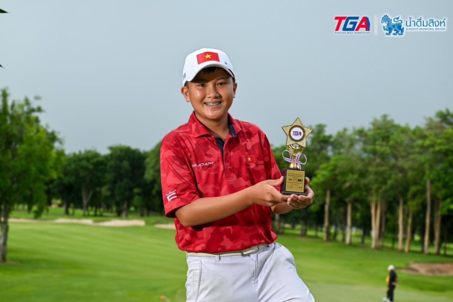 Tay golf sinh năm 2012 Nguyễn Bảo Phát xuất sắc giành chức vô địch tại giải Singha Krungthai Junior Golf Ranking, diễn ra trên sân Naraihill Golf & Country Club, Thái Lan