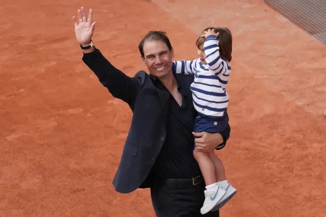 Khoảnh khắc Nadal bật khóc trong lễ tri ân tại Paris - Ảnh 4.