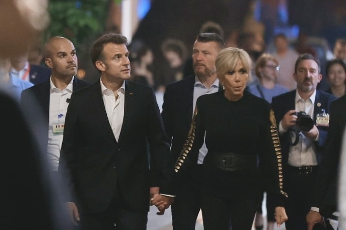Tổng thống Pháp Emmanuel Macron và Phu nhân dạo phố cổ Hà Nội - Ảnh 2.