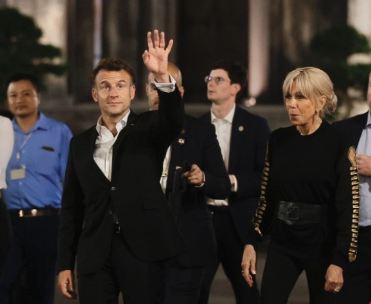 Tổng thống Pháp Emmanuel Macron và Phu nhân dạo phố cổ Hà Nội - Ảnh 14.