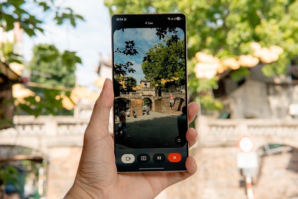 Mang Galaxy S25 dạo quanh Hà Nội, tôi hiểu thêm về thành phố tưởng chừng như đã quá quen - Ảnh 1.