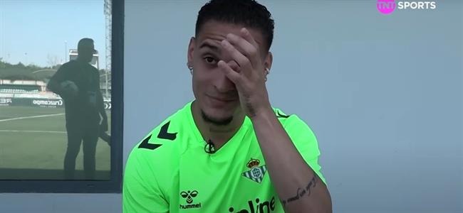 Antony bật khóc khi nói về những ngày đen tối nhất ở MU - Ảnh 1.