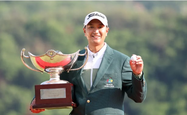 Ngôi sao golf giành chức vô địch nhờ quãng thời gian... tu hành - Ảnh 3.