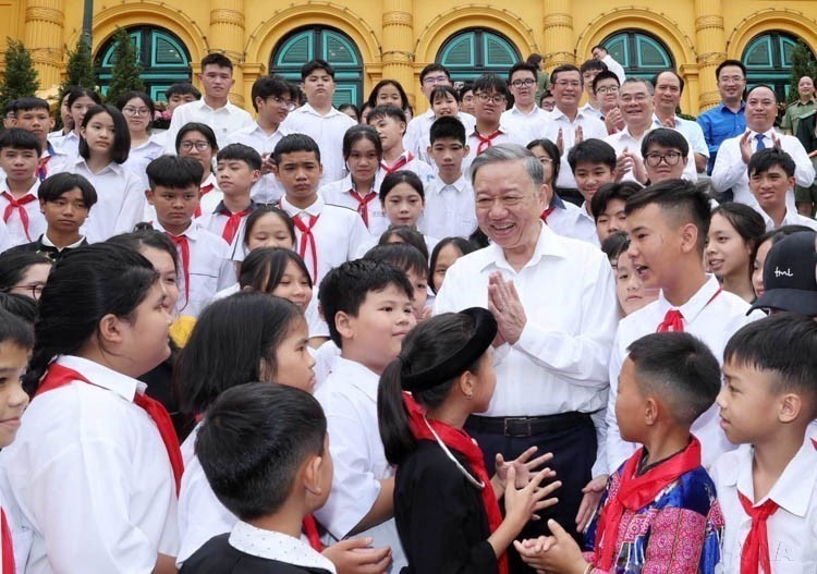 Tháng hành động vì trẻ em và Ngày Quốc tế Thiếu nhi 1/6: Tạo môi trường sống an toàn, lành mạnh để trẻ em phát triển toàn diện - Ảnh 1.