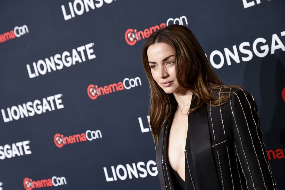 Điều gì khiến Tom Cruise ở tuổi U70 mê đắm người đẹp Cuba Ana de Armas? - Ảnh 4.