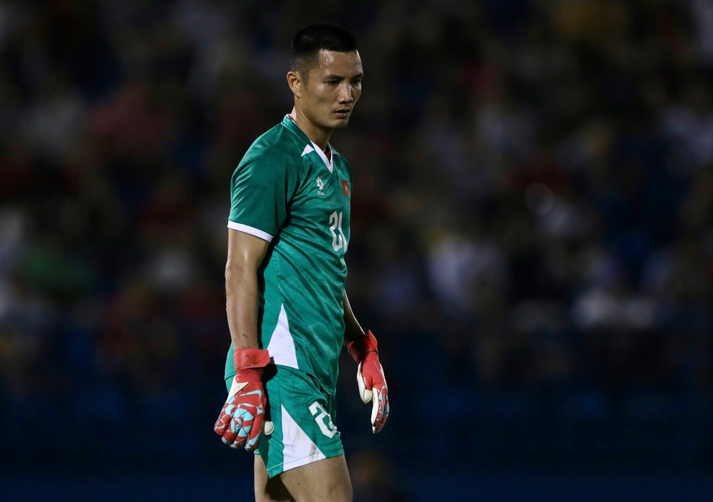 Thủ môn số 1 của ĐT Việt Nam tái xuất ở V-League, HLV Kim Sang Sik nhận tin vui  - Ảnh 1.