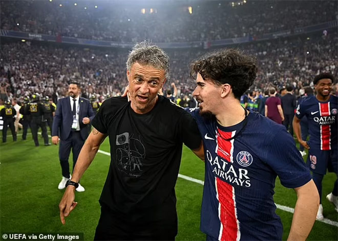 Luis Enrique nghẹn ngào tri ân con gái quá cố sau chiến thắng lịch sử của PSG - Ảnh 3.