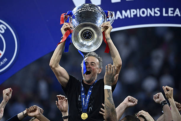 Luis Enrique nâng cao cúp C1 Châu Âu cùng PSG