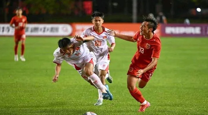 Nhà báo Trung Quốc nhận xét tuyển trẻ Việt Nam chơi ở mức trung bình, cho rằng 'siêu phẩm' ở phút 85 là may mắn  - Ảnh 1.