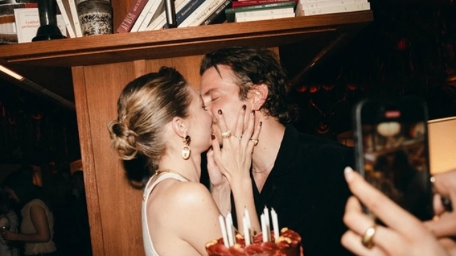 Gigi Hadid và Bradley Cooper: Từ tình yêu kín tiếng đến khoảnh khắc công khai ngọt ngào - Ảnh 3. Gigi Hadid và Bradley Cooper: Từ tình yêu kín tiếng đến khoảnh khắc công khai ngọt ngào - Ảnh 3.