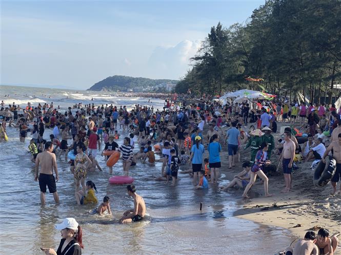 Thanh Hóa đón hơn 1,6 triệu lượt khách du lịch sau 5 ngày nghỉ lễ - Ảnh 1. Thanh Hóa đón hơn 1,6 triệu lượt khách du lịch sau 5 ngày nghỉ lễ - Ảnh 1.