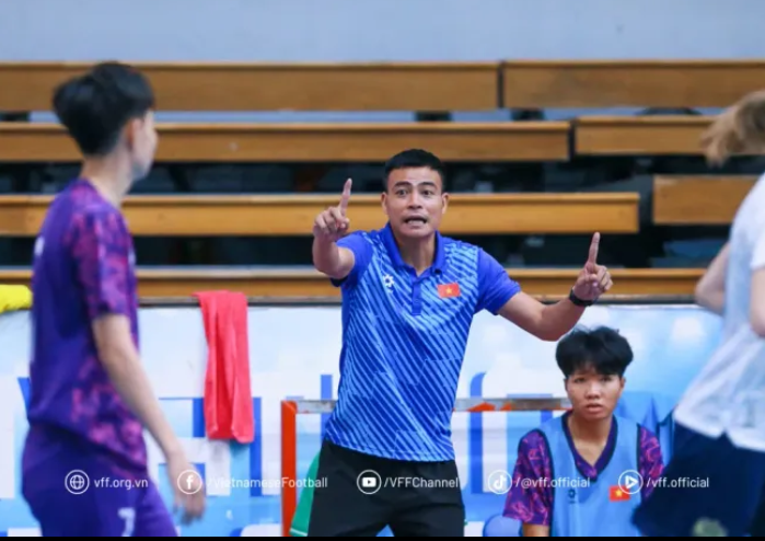 Tin nóng thể thao tối 4/5: HLV Kim Sang Sik lo lắng về hàng công của ĐT Việt Nam; Nhà vô địch Ngoại hạng Anh trở thành trọng tài bất đắc dĩ - Ảnh 4. Tin nóng thể thao tối 4/5: HLV Kim Sang Sik lo lắng về hàng công của ĐT Việt Nam; Nhà vô địch Ngoại hạng Anh trở thành trọng tài bất đắc dĩ - Ảnh 4.