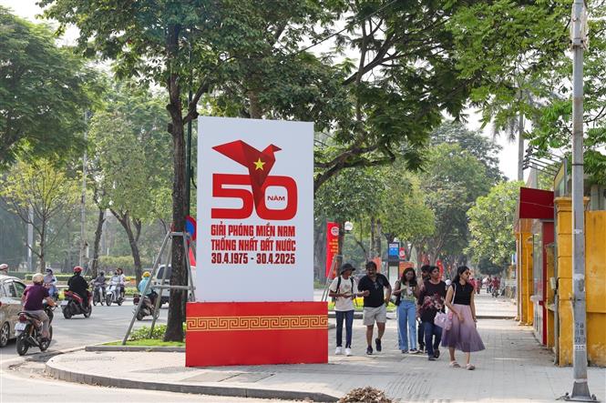 Hà Nội: Công tác phục vụ du lịch dịp nghỉ lễ 30/4 - 1/5 nhiều khởi sắc - Ảnh 1. Hà Nội: Công tác phục vụ du lịch dịp nghỉ lễ 30/4 - 1/5 nhiều khởi sắc - Ảnh 1.