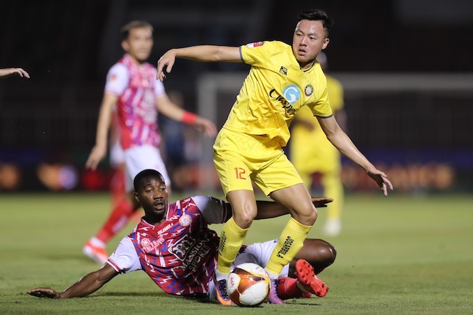 Kết quả vòng 21 V-League: Rượt đuổi kịch tính, bước ngoặt thẻ đỏ - Ảnh 1. Kết quả vòng 21 V-League: Rượt đuổi kịch tính, bước ngoặt thẻ đỏ - Ảnh 1.