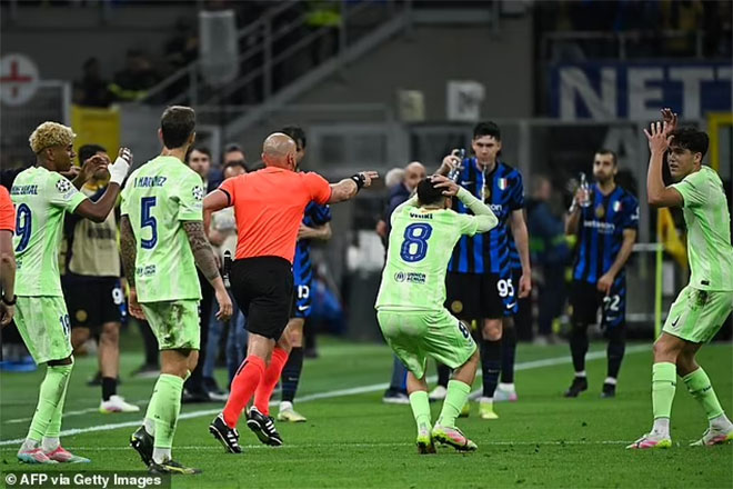 TRANH CÃI: Barcelona bị thổi oan phạt đền trước Inter Milan? - Ảnh 2. Barcelona