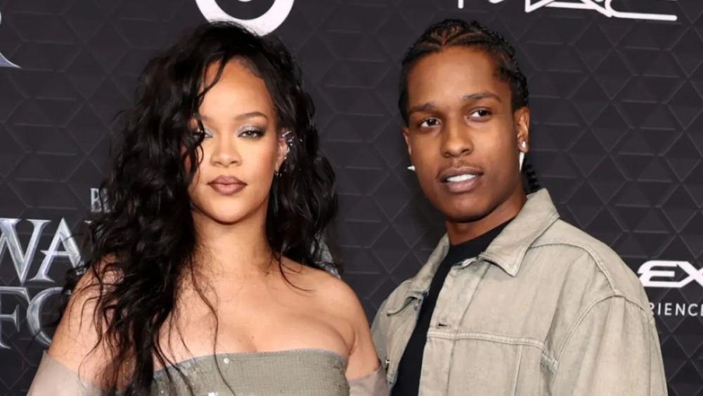 Rihanna: Biểu tượng toàn cầu và người mẹ truyền cảm hứng - Ảnh 3. Rihanna: Biểu tượng toàn cầu và người mẹ truyền cảm hứng - Ảnh 3.