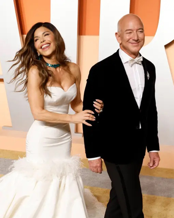 Đám cưới tỷ phú Jeff Bezos: Siêu sao Lady Gaga và Elton John sẽ biểu diễn tại lễ cưới sang trọng? - Ảnh 2. Đám cưới tỷ phú Jeff Bezos: Siêu sao Lady Gaga và Elton John sẽ biểu diễn tại lễ cưới sang trọng? - Ảnh 2.