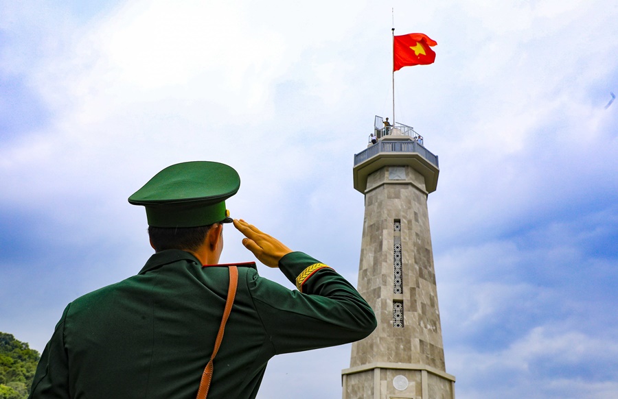 Khánh thành cột cờ A Pa Chải: 'Cột mốc' mới mừng 71 năm chiến thắng Điện Biên - Ảnh 3. Khánh thành cột cờ A Pa Chải: 'Cột mốc' mới mừng 71 năm chiến thắng Điện Biên - Ảnh 3.