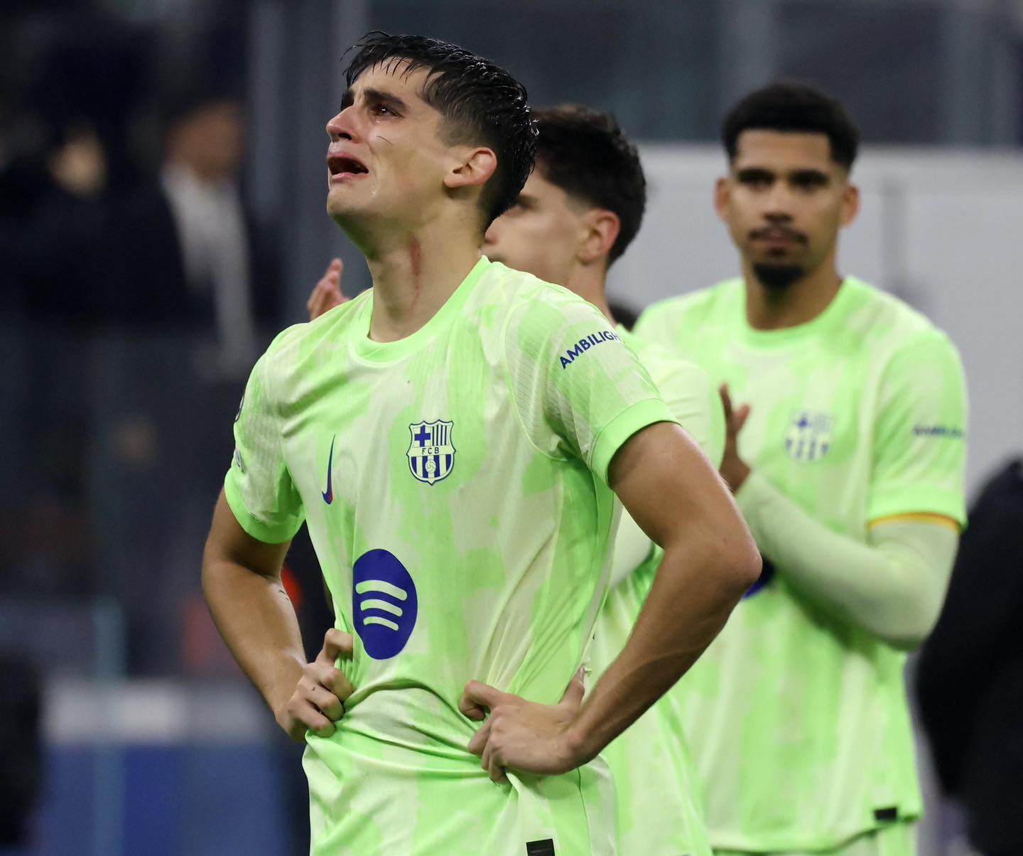 Barcelona tung bằng chứng Gerard Martin bị phạm lỗi ở bàn thua thứ ba