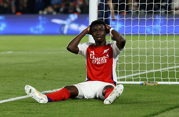 ‘Saka sẽ mất ngủ vài đêm vì bỏ lỡ cơ hội ghi bàn gỡ hòa mười mươi trước PSG’ - Ảnh 1.