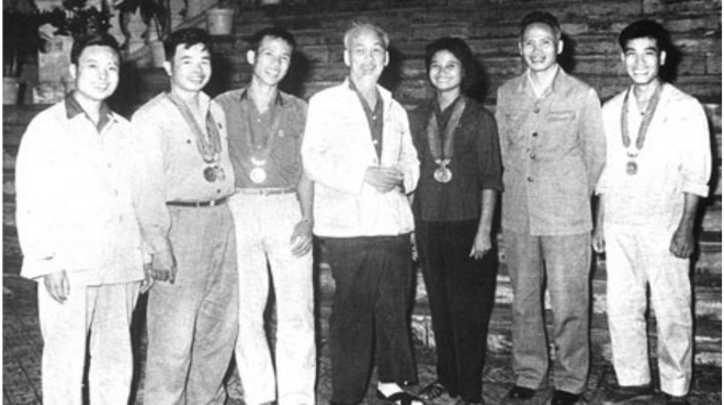 Bác Hồ và các vận động viên năm 1966