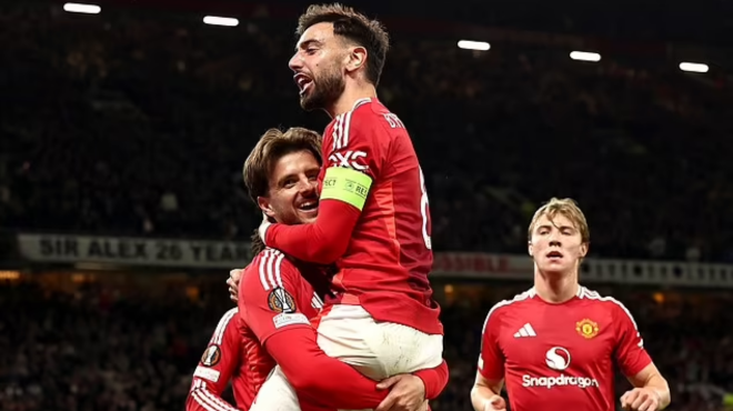Mason Mount nhận mưa lời khen sau cú đúp đẳng cấp đưa MU vào chung kết Europa League - Ảnh 1. Mason Mount lập cú đúp giúp MU giành tấm vé chung kết Europa League