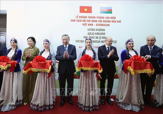 Tổng Bí thư dự Lễ khánh thành Phòng lưu niệm "Chủ tịch Hồ Chí Minh với ngành dầu khí Việt Nam - Azerbaijan" - Ảnh 7. Tổng Bí thư dự Lễ khánh thành Phòng lưu niệm "Chủ tịch Hồ Chí Minh với ngành dầu khí Việt Nam - Azerbaijan" - Ảnh 7.
