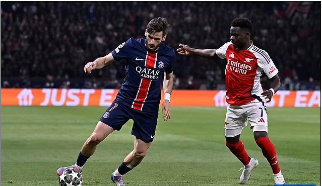 Arsenal từng từ chối mua Kvaratskhelia năm 2022 và chọn chiêu mộ một 'bom xịt' - Ảnh 1.