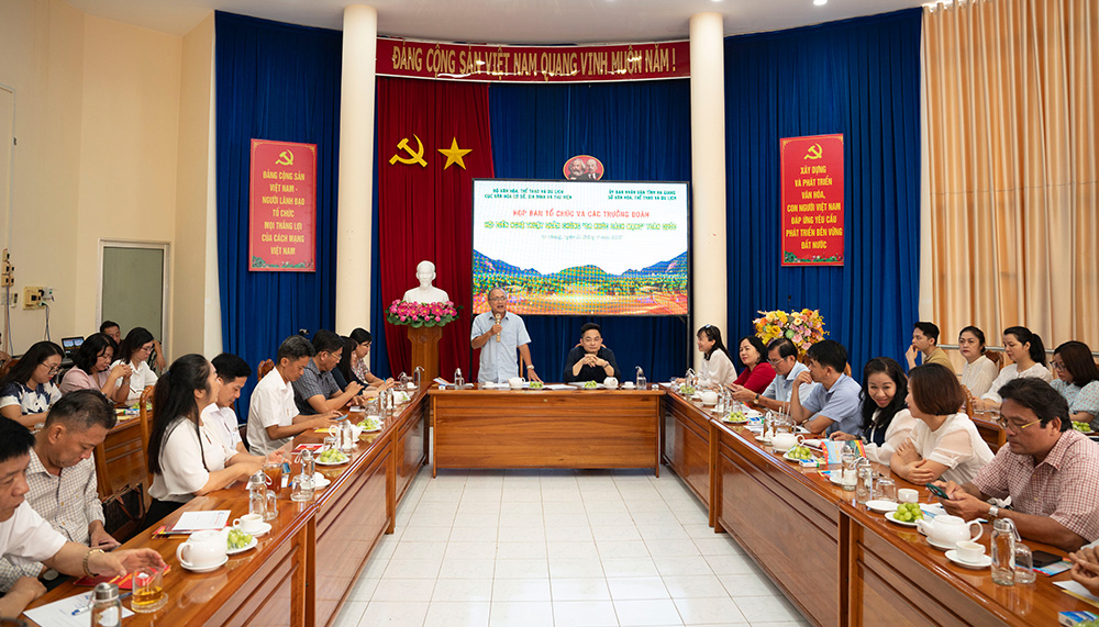 Khai mạc Hội diễn nghệ thuật quần chúng “Ca khúc cách mạng” toàn quốc năm 2025 - Ảnh 1.