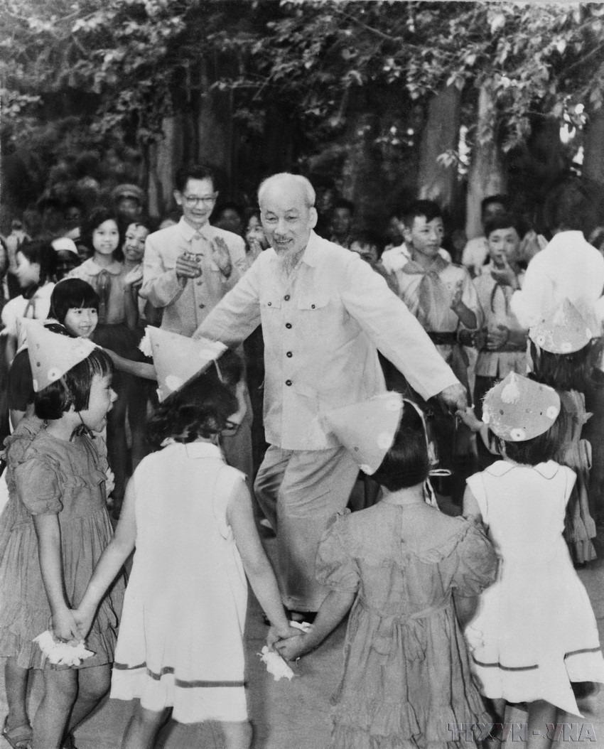 Ngày 1/6/1950, Bác Hồ gửi thư cho các cháu thiếu nhi nhân Ngày Quốc tế Thiếu nhi đầu tiên của Việt Nam - Ảnh 1. Ngày 1/6/1950, Bác Hồ gửi thư cho các cháu thiếu nhi nhân Ngày Quốc tế Thiếu nhi đầu tiên của Việt Nam - Ảnh 1.
