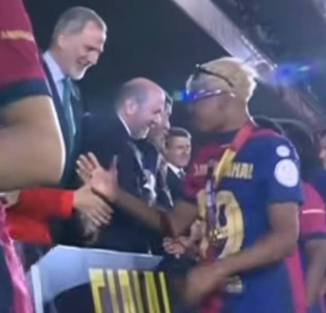 Huyền thoại Real Madrid chỉ trích Yamal vì gu thời trang sau thất bại của Tây Ban Nha - Ảnh 3.