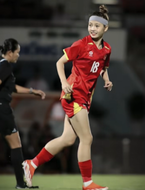 Hot girl chuyên săn bàn đưa U19 Việt Nam vào bán kết giải Đông Nam Á 2025 là ai? - Ảnh 1.