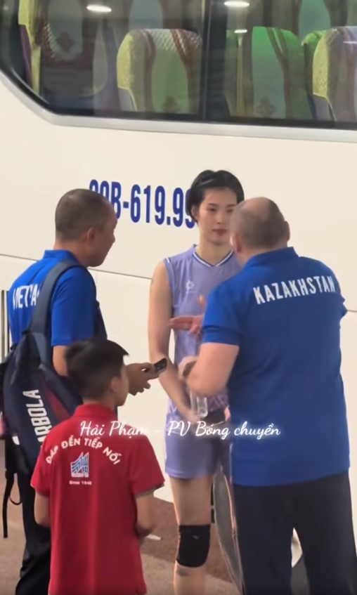 Sau khi vào chung kết, Trần Thị Thanh Thúy được HLV châu Âu vô địch Champions League gặp riêng nói chuyện - Ảnh 1.