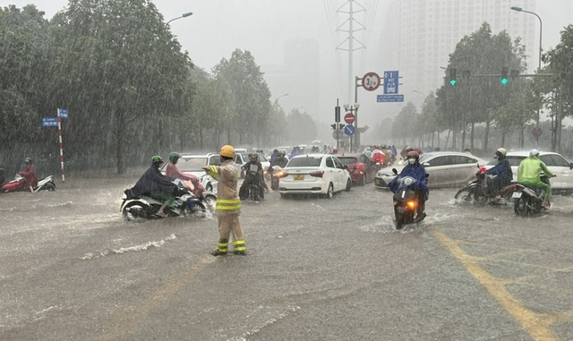 Dự báo thời tiết ngày 17/6: Cả nước nhiều nơi có mưa dông, đề phòng lũ quét, sạt lở - Ảnh 1.