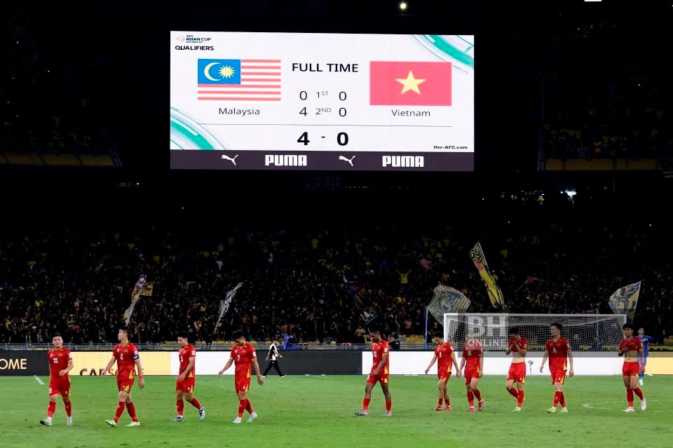 Huyền thoại bóng đá Malaysia: 'Dùng nhiều cầu thủ nhập tịch không có gì sai, chúng ta phải cạnh tranh với Nhật Bản và Hàn Quốc' - Ảnh 2. Huyền thoại bóng đá Malaysia: 'Dùng nhiều cầu thủ nhập tịch không có gì sai, chúng ta phải cạnh tranh với Nhật Bản và Hàn Quốc' - Ảnh 2.