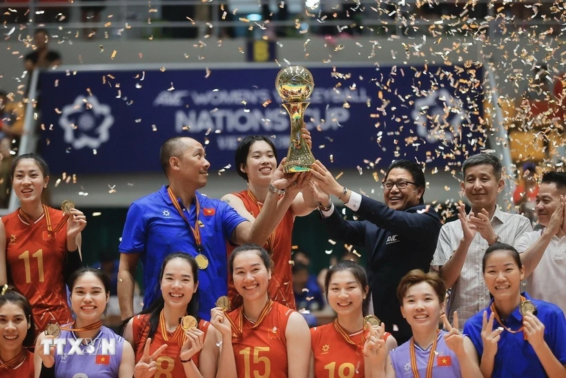 Tin nóng thể thao tối 17/6: HLV Tuấn Kiệt tiết lộ ĐT bóng chuyền nữ Việt Nam có thay đổi đội hình ở VTV Cup - Ảnh 1.