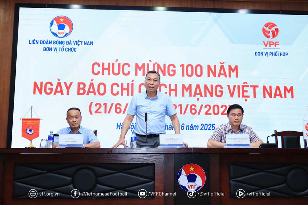 Chủ tịch VFF Trần Quốc Tuấn: ‘Bóng đá Việt Nam sẽ không nhập tịch ồ ạt' - Ảnh 1.