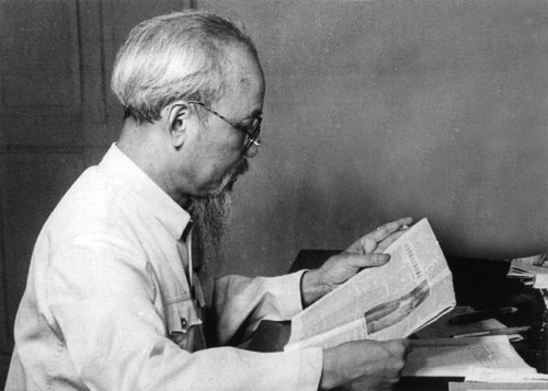 Chủ tịch Hồ Chí Minh - nhà báo lớn, người thầy vĩ đại của báo chí cách mạng Việt Nam - Ảnh 3.