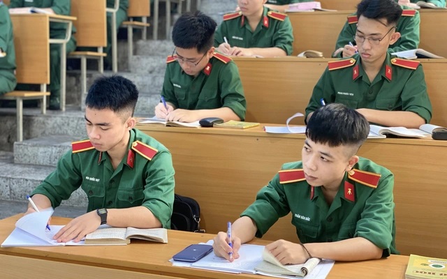 Tổng hồ sơ đủ điều kiện dự tuyển vào học viện, trường Quân đội năm 2025 tăng gần 42% - Ảnh 2.