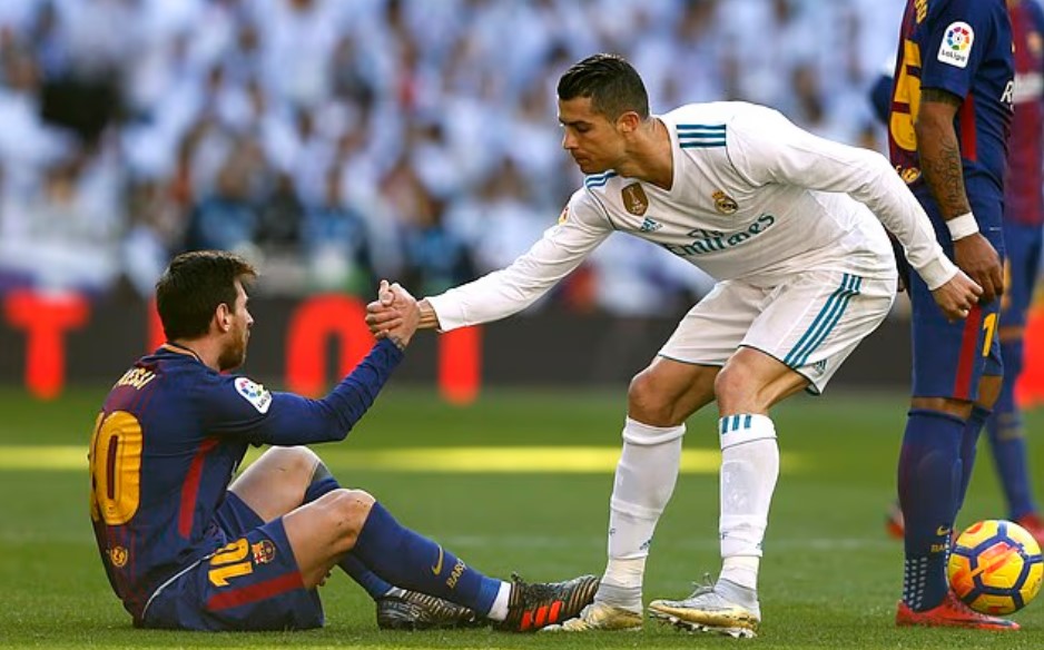 Messi bất ngờ nói về mối quan hệ với Ronaldo: 'Không phải bạn bè thân thiết' - Ảnh 1. Messi bất ngờ nói về mối quan hệ với Ronaldo: 'Không phải bạn bè thân thiết' - Ảnh 1.