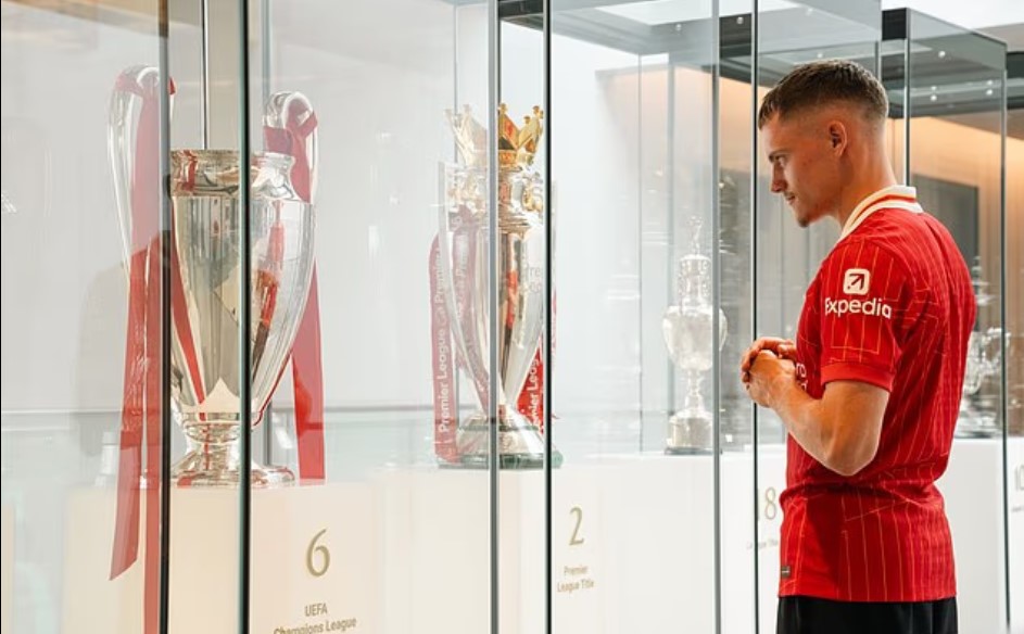 Florian Wirtz nói những lời đầu tiên với Liverpool khi bản hợp đồng kỷ lục được hoàn tất - Ảnh 2. Florian Wirtz nói những lời đầu tiên với Liverpool khi bản hợp đồng kỷ lục được hoàn tất - Ảnh 2.