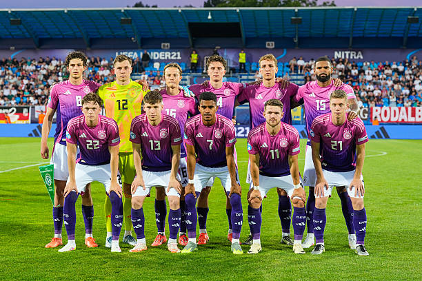 U21 Đức bước vào tứ kết với phong độ hủy diệt, dẫn đầu bảng B với 9 điểm tuyệt đối, ghi trung bình 3 bàn mỗi trận U21 Đức bước vào tứ kết với phong độ hủy diệt, dẫn đầu bảng B với 9 điểm tuyệt đối, ghi trung bình 3 bàn mỗi trận