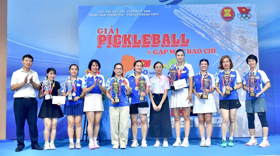 Hoa khôi bóng chuyền Kim Huệ giành danh hiệu khi thi đấu pickleball - Ảnh 2. Hoa khôi bóng chuyền Kim Huệ giành danh hiệu khi thi đấu pickleball - Ảnh 2.