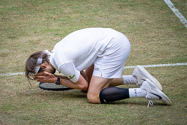 Alcaraz vô địch Queen’s Club, Medvedev gây thất vọng trước thềm Wimbledon 2025 - Ảnh 5. Alcaraz vô địch Queen’s Club, Medvedev gây thất vọng trước thềm Wimbledon 2025 - Ảnh 5.