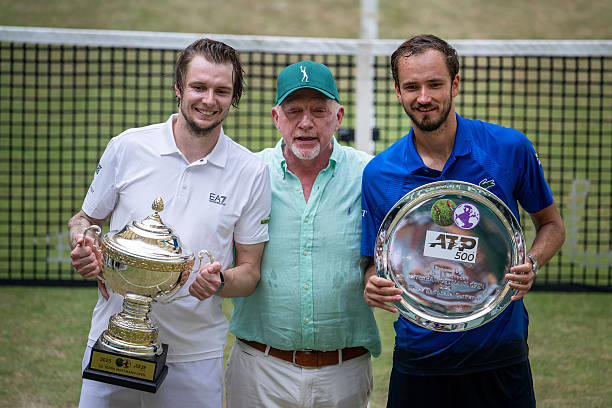 Alcaraz vô địch Queen’s Club, Medvedev gây thất vọng trước thềm Wimbledon 2025 - Ảnh 6. Alcaraz vô địch Queen’s Club, Medvedev gây thất vọng trước thềm Wimbledon 2025 - Ảnh 6.