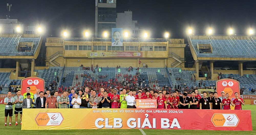 LPBank V-League 2024/25 hạ màn: CAHN về đích hạng 3, SHB Đà Nẵng đá play-off với Bình Phước  - Ảnh 1.